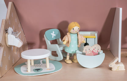 Dolls House Childrens Room Furniture